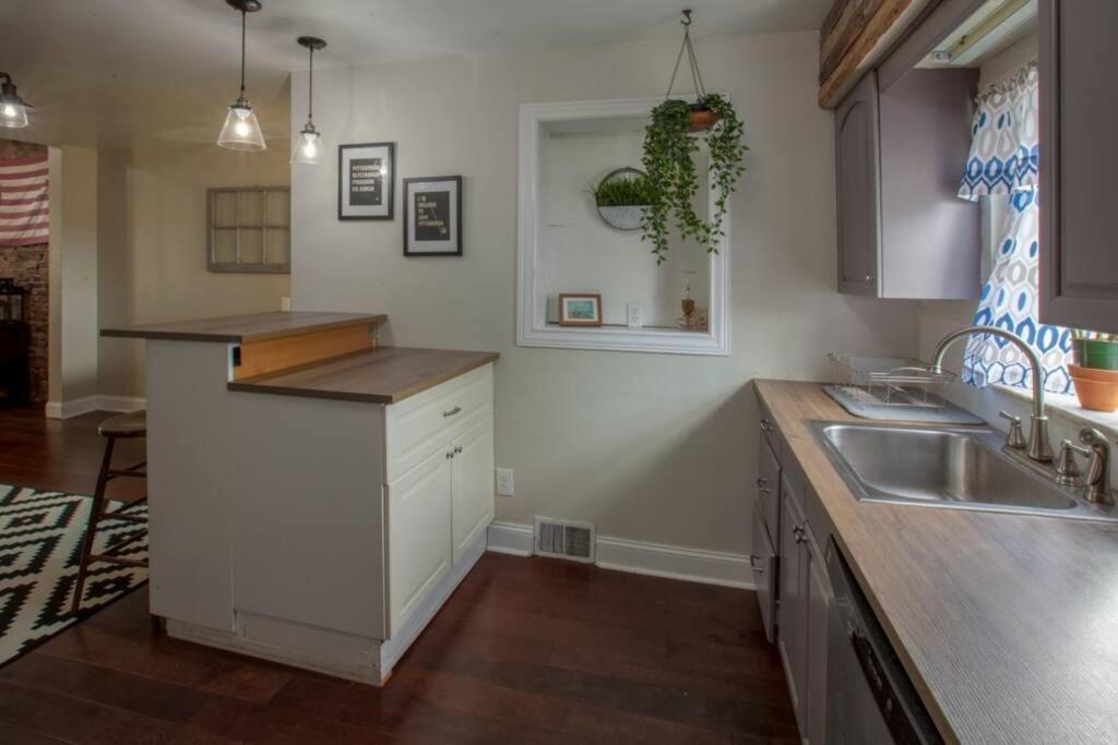 Great For Exploring * Stylish Loft Like Living Apartment *