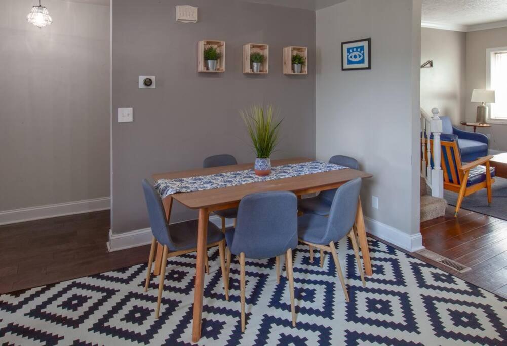 Apartment Great For Exploring * Stylish Loft Like Living *